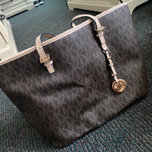 Michael Kors Handbags - Michael Kors purse!